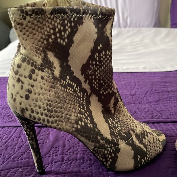 Snake skin color heels - Picture 3 of 3